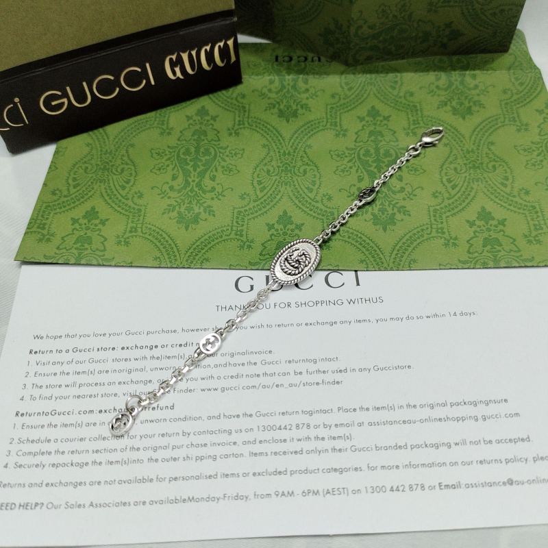 G*u*i bracelets